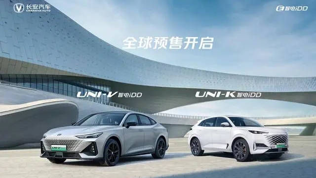 昨晚，在成都举行的长安汽车智电之夜暨iDD双车预售直播演唱会……