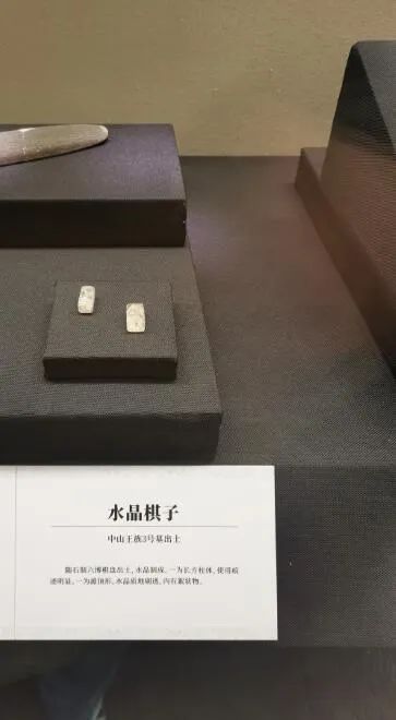 水晶棋子。姚於 摄