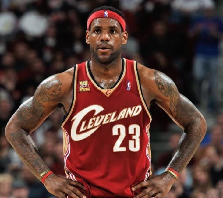 詹姆斯布克在关键时刻的绝杀表现如何改变了球队的命运