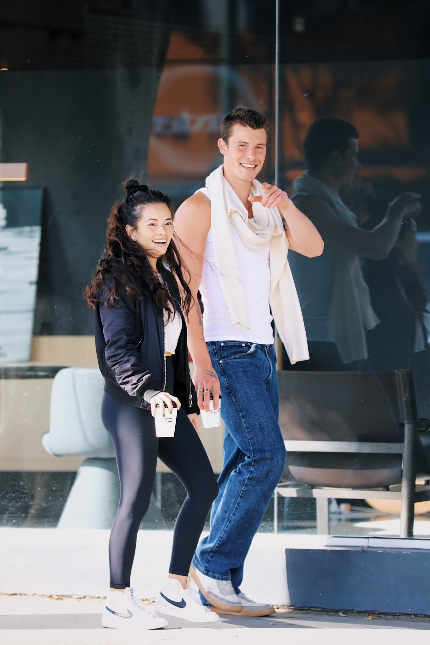 星街拍｜近日，萌德Shawn 和 Chris Chow 在洛杉矶外出