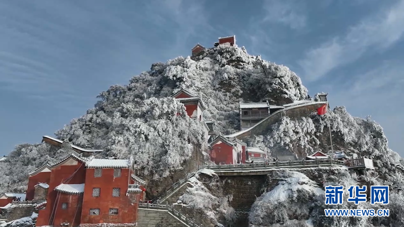 图为雪后武当山。 新华发 方戎摄