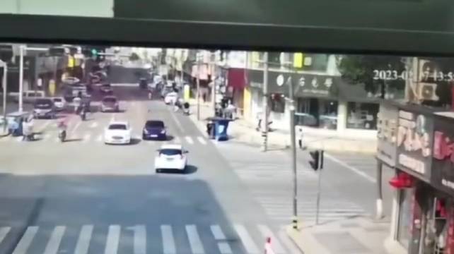 温州特斯拉事故，多角度视频！
