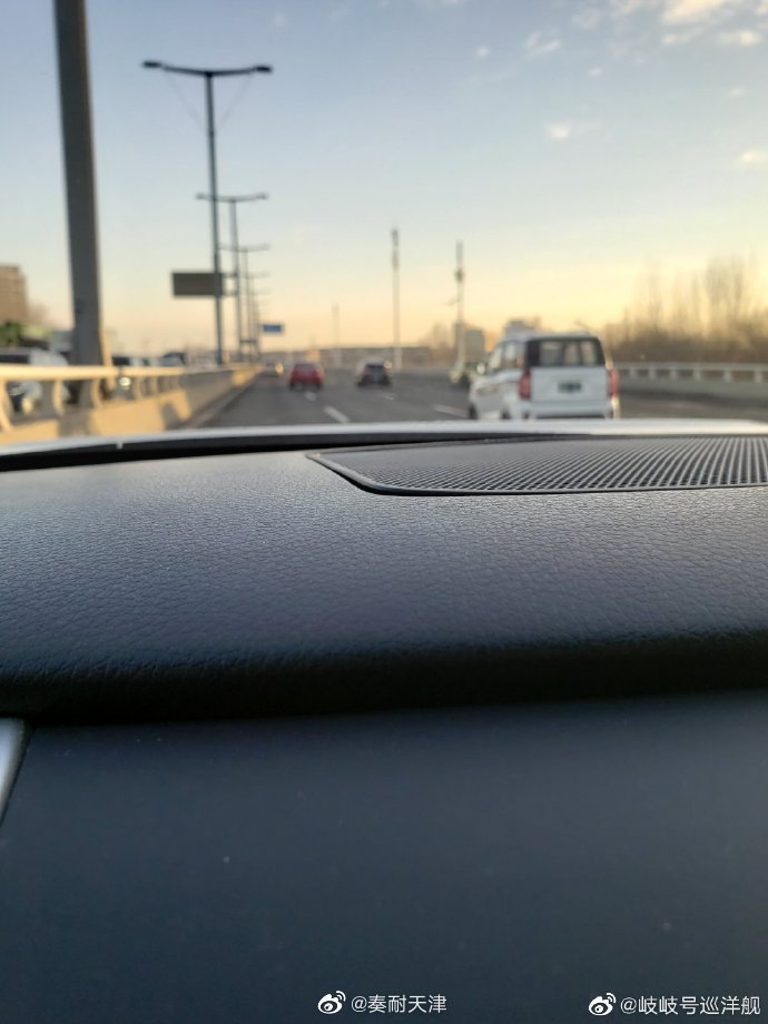 首先此类车辆应该在快速路上没有路权吧……