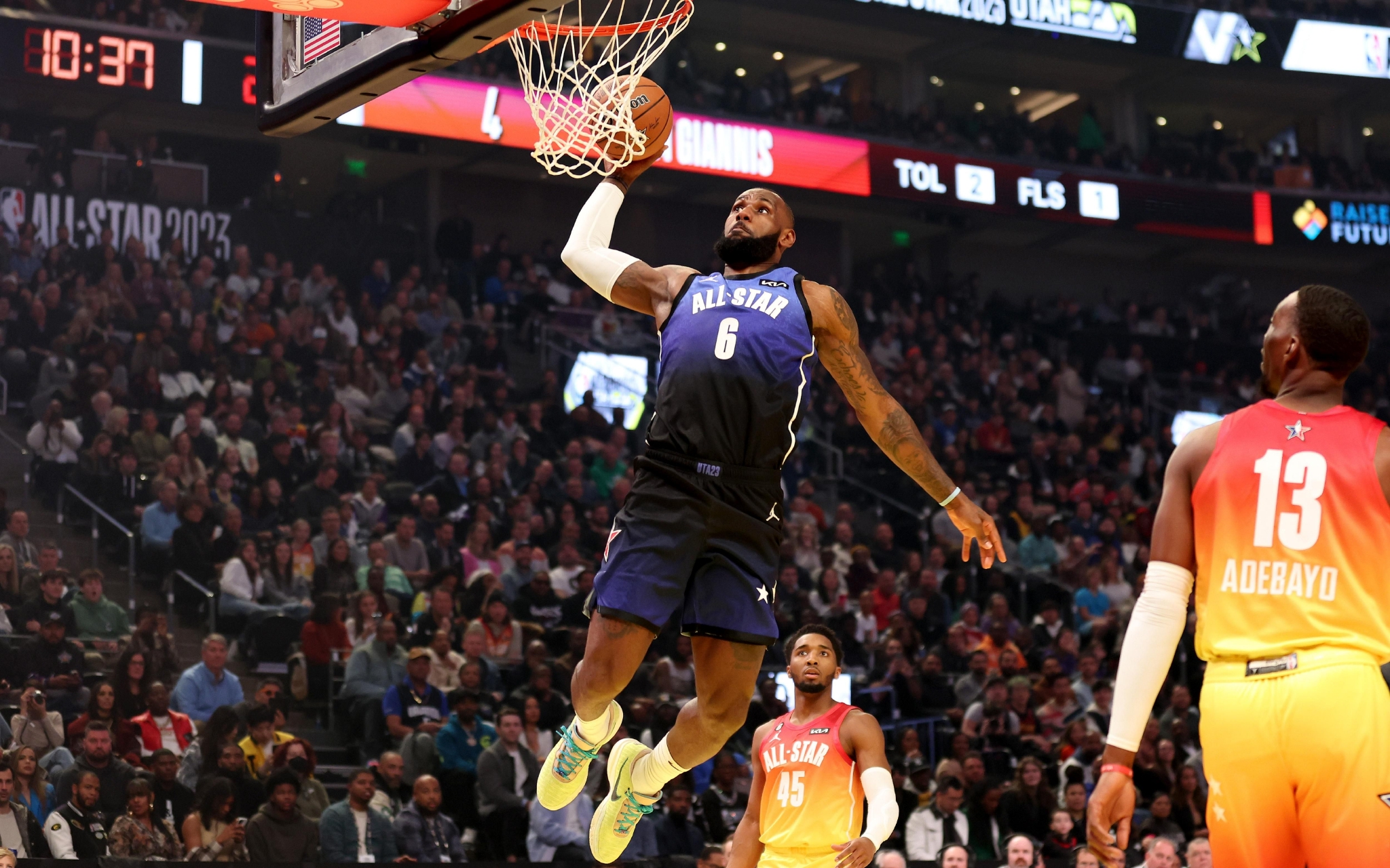 拿着“小抄”还选错人，NBA全明星正赛“选秀”笑料不断詹姆斯NBA全明星阿德托昆博_新浪新闻