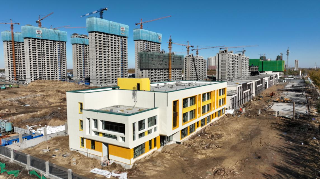 中国铁建·江语时代项目建设现场。王迎超/摄