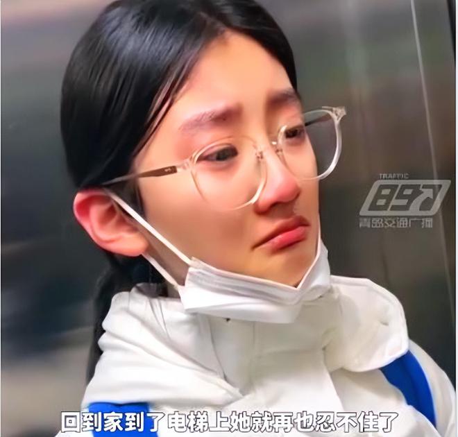 女孩知道一年学费5万哭成泪人，单亲妈妈：看到孩子哭很心疼休闲区蓝鸢梦想 - Www.slyday.coM