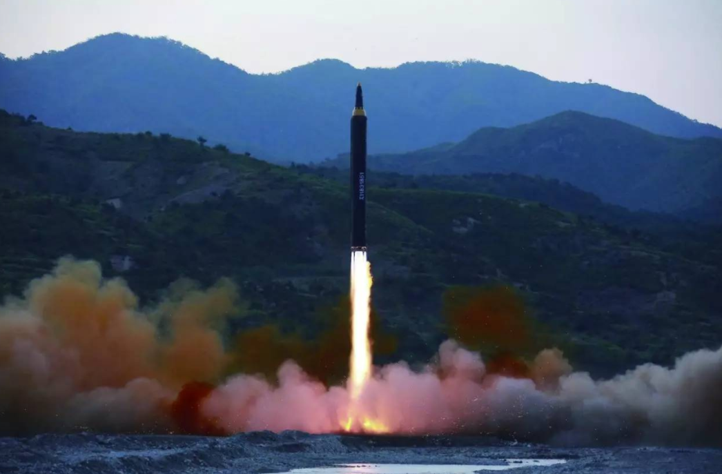 朝鲜试射“火星”-12导弹，该导弹射程超过4000公里。