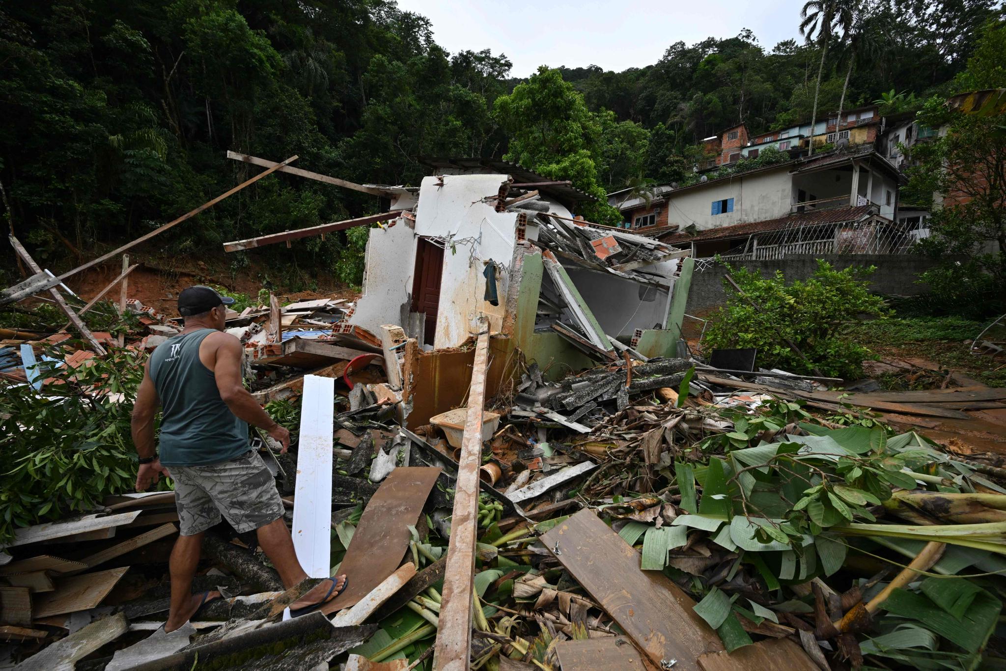 巴西狂欢节期间暴雨成灾，已致46人死亡数十人失踪_塞巴斯蒂昂_圣保罗州_洪水