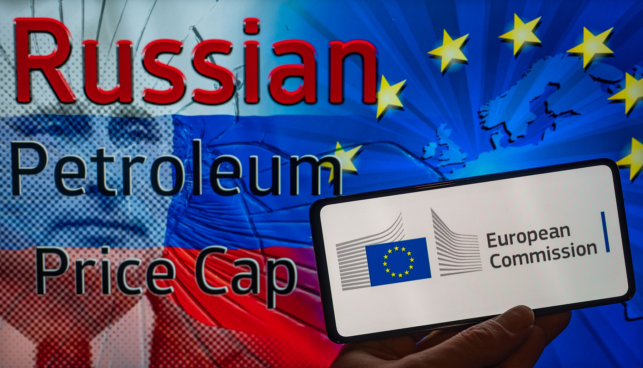 當地時間2023年2月5日，比利時布魯塞爾，屏幕上顯示著俄羅斯國旗和歐盟委員會。