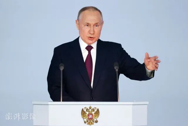 当地时间2月21日，俄罗斯总统普京在莫斯科商栈展览中心发表国情咨文。图自澎湃影像