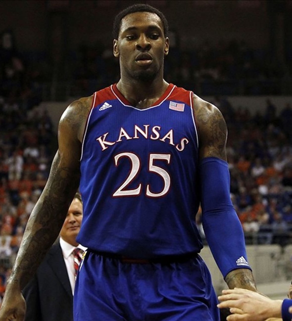 恩比德内线统治力与健康隐患并存