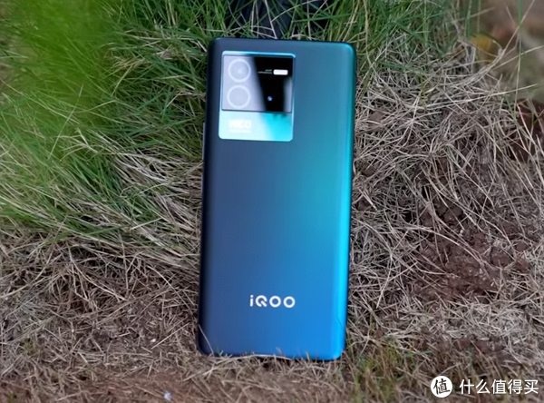 iQOO全能手机,12GB+256GB+E4屏+OIS防抖,支持80W闪充跌至1949元4 iQOO全能手机,12GB+256GB+E4屏+OIS防抖,支持80W闪充跌至1949元