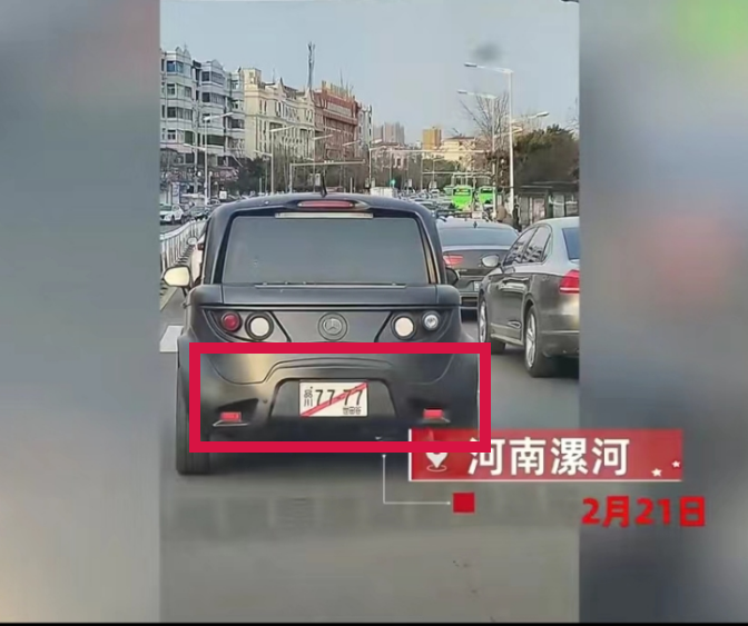 一车主挂着“日本牌照”上路？网友：无知也要有底线（日本车可以上绿牌吗）