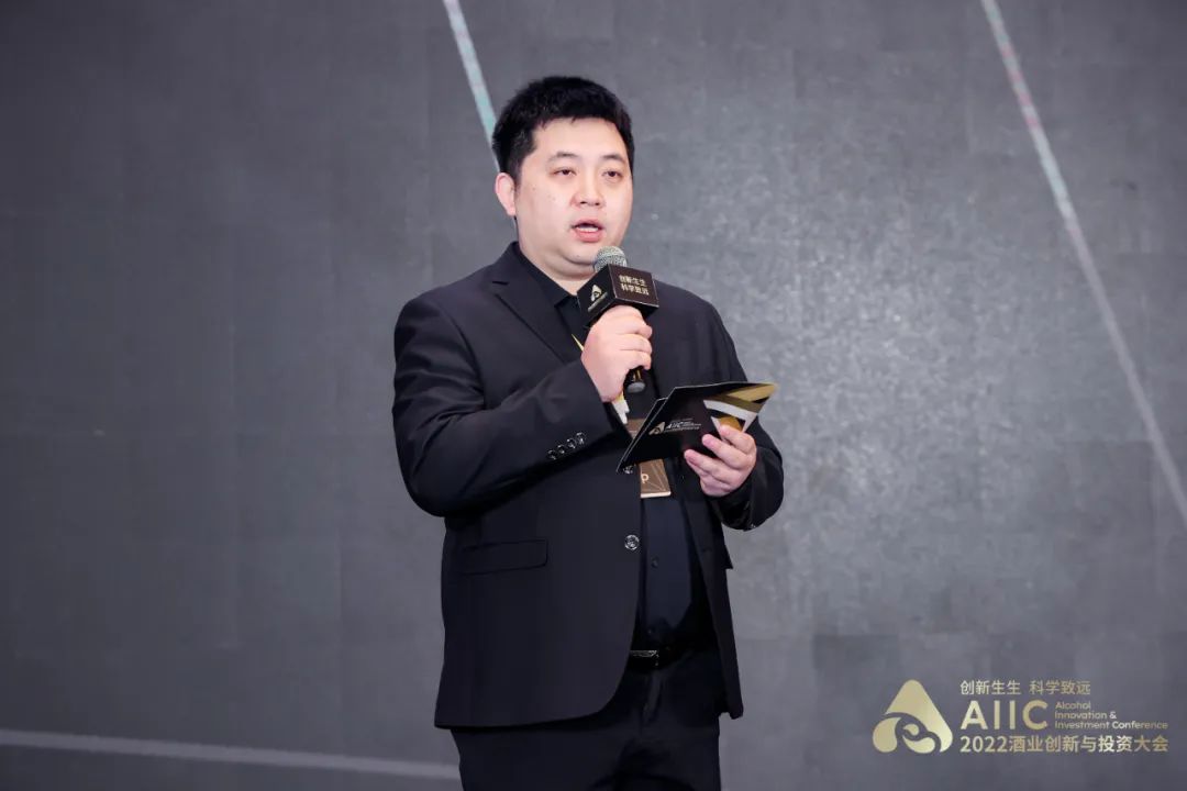 ▲嘉宾主持:中国轻工投资企业发展协会副理事长 刘旭