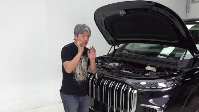 这辆岚图梦想家的前防撞梁非常惊人……