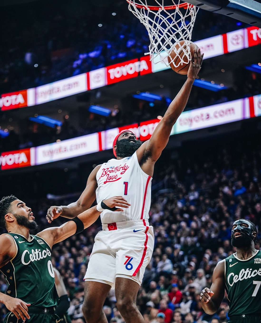 当塔图姆遇上字母哥 季后赛前哨战点燃全美热议