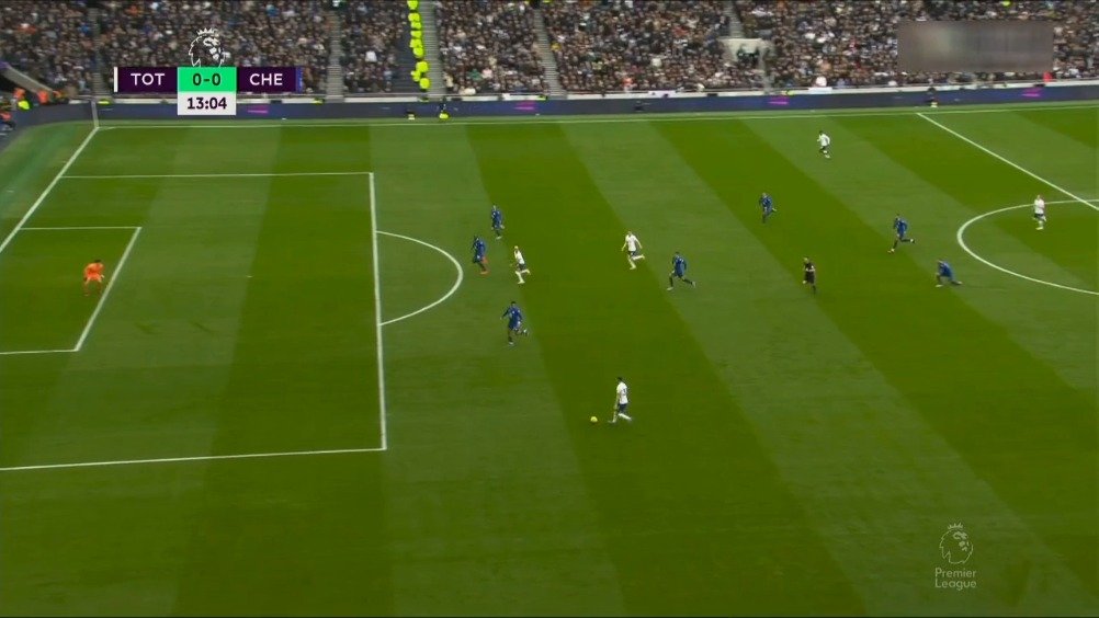 防守悍将伤退浓眉多次补防救险全场贡献4次盖帽