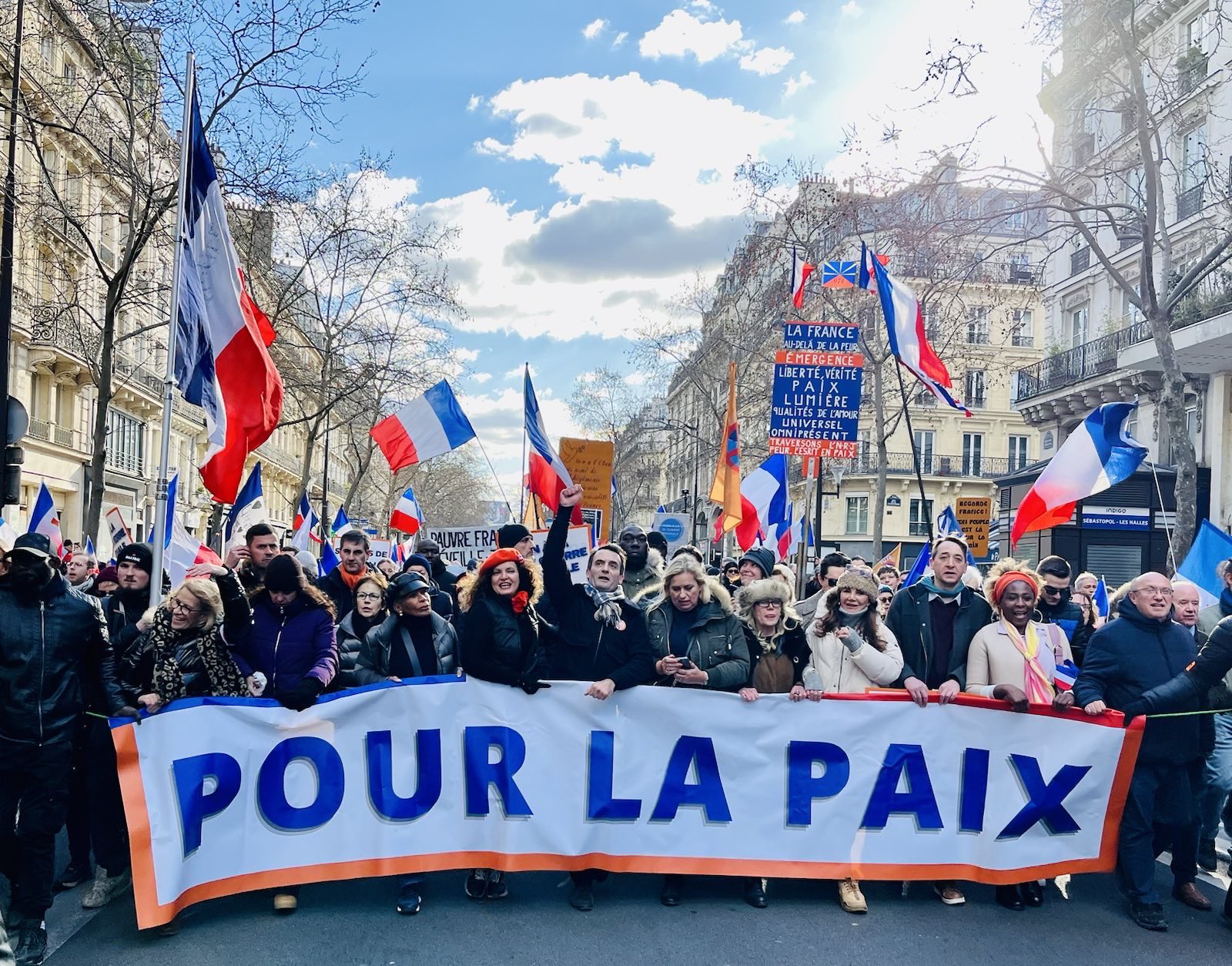 “黄背心”来到巴黎集会庆祝抗议运动满三个月 - 2019年2月17日, 俄罗斯卫星通讯社