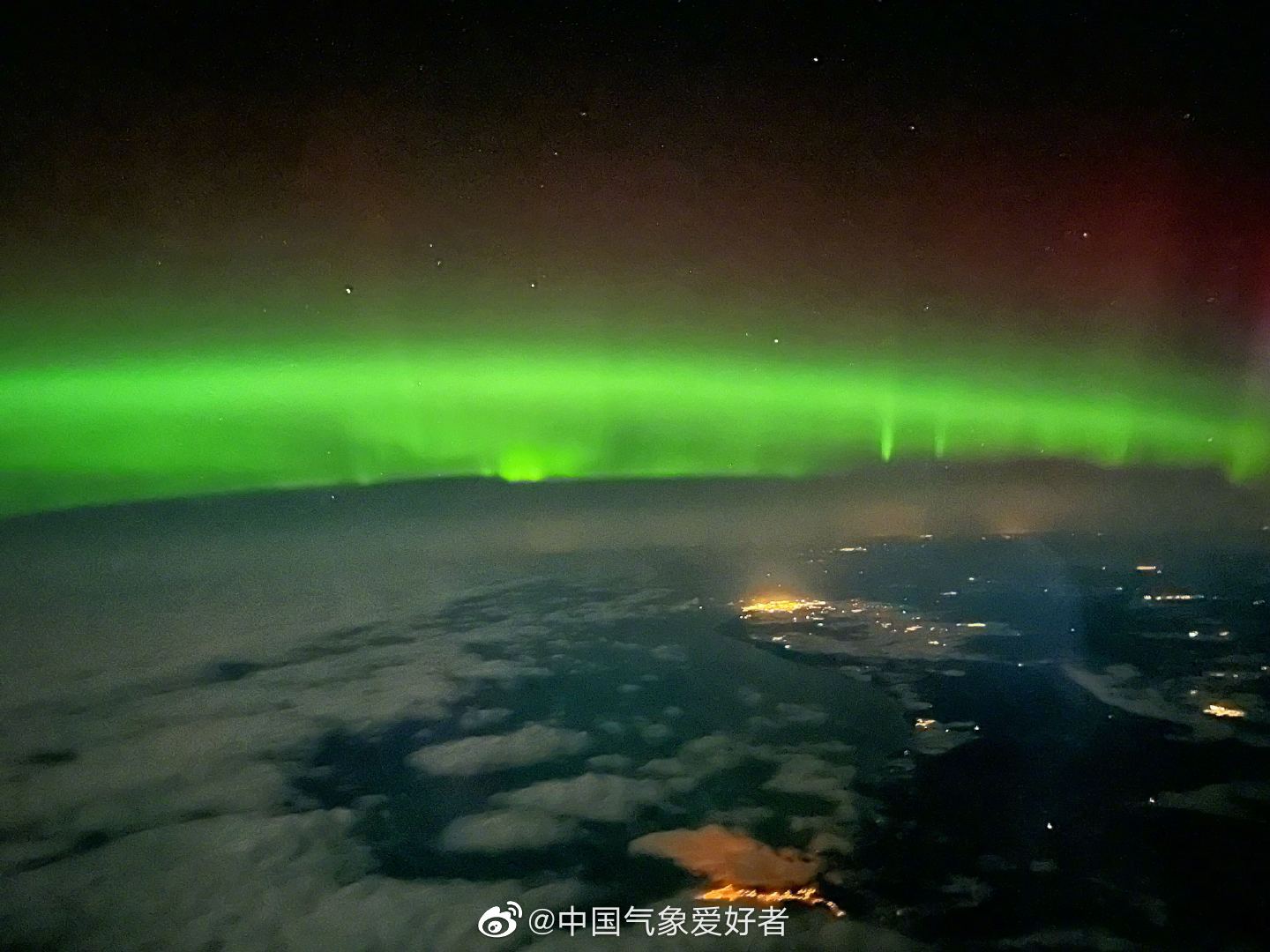 12 月 1 日有网友在北京拍到极光，系北京史上第二次极光影像记录，你看到了吗？极光是如何形成的？ - 知乎