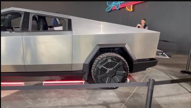 特斯拉Cybertruck皮卡最新视频