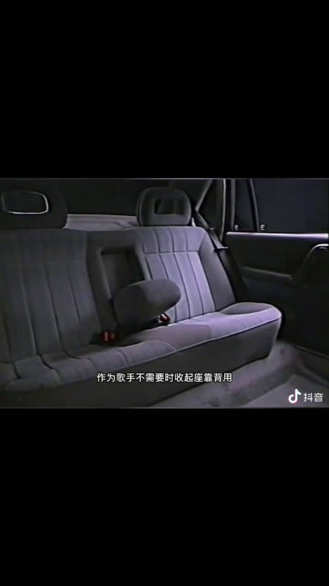 来看看当年桑塔纳2000的广告。当时能买这车的算成功人士吧？