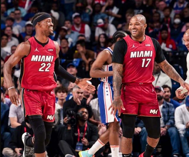 热火队新星塔图姆强势崛起攻防两端展现全能身手引燃全场激情