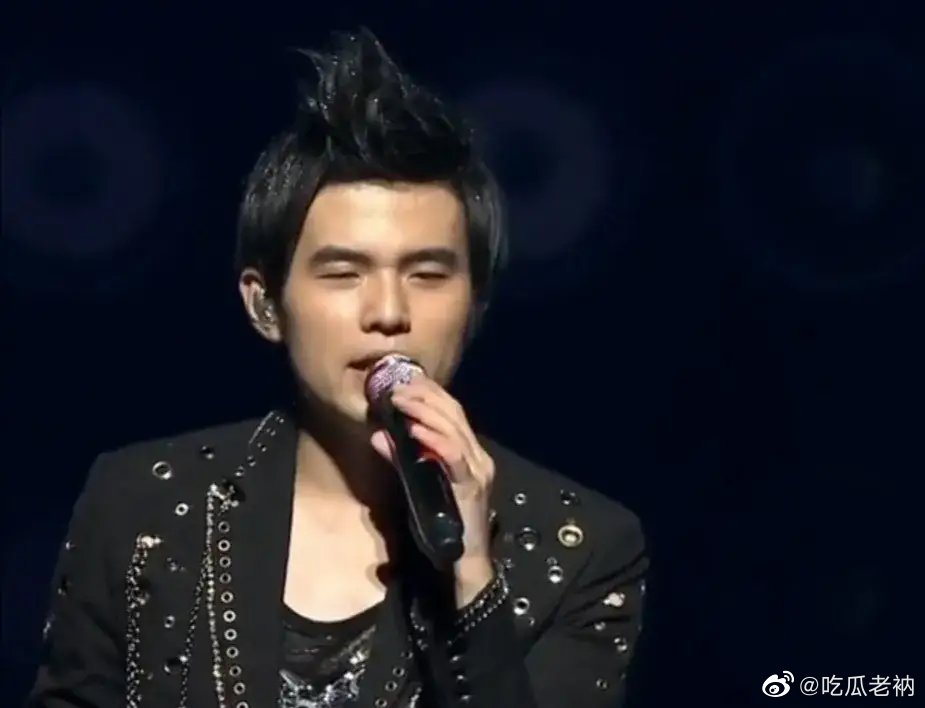 The organizer was fined because Jay Chou sang too much. Jay Chou was