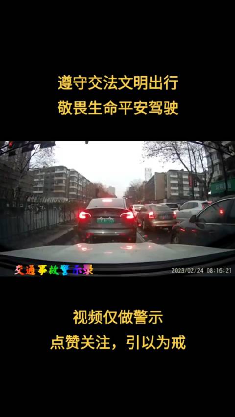 特斯拉后面一台车惨遭刹车失灵飞车砸顶！