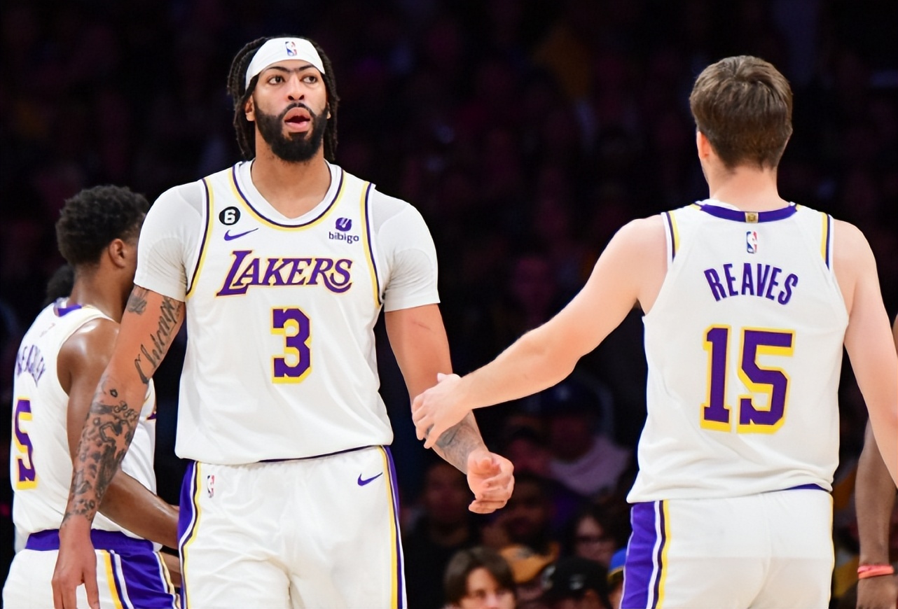 实时跟进湖人队最新赛程与球员表现