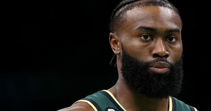 布朗状态稳定且关键时刻屡有发挥 二人组合被视作联盟最具威胁的锋线搭档之一