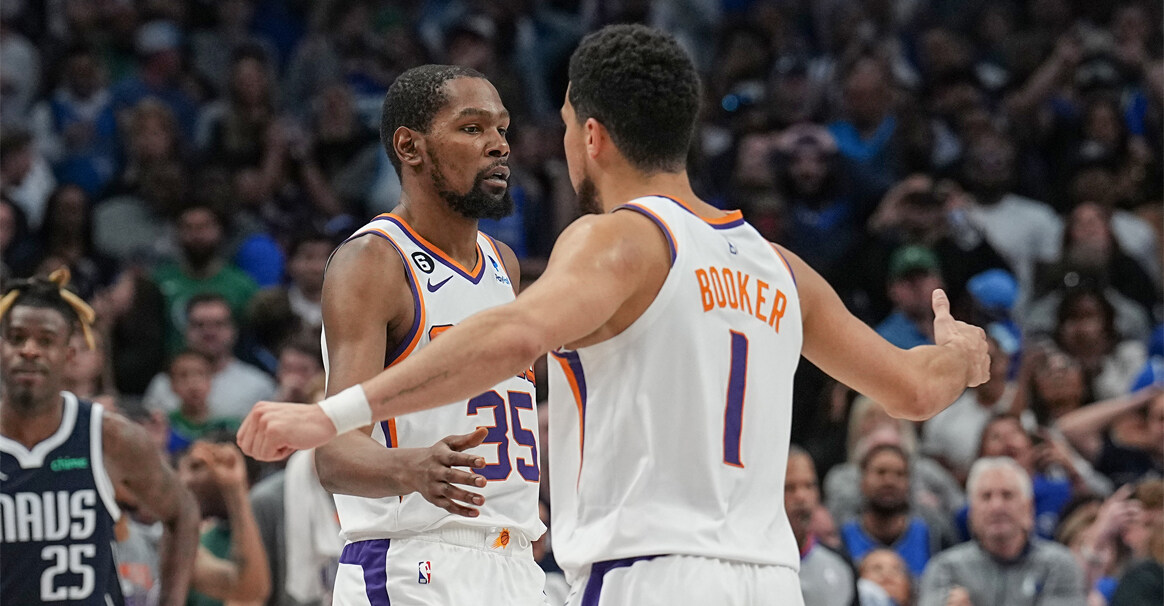 布克与杜兰特默契连线引爆全场欢呼