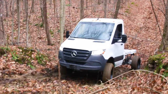 23款奔驰凌特四驱底盘车野外测试……