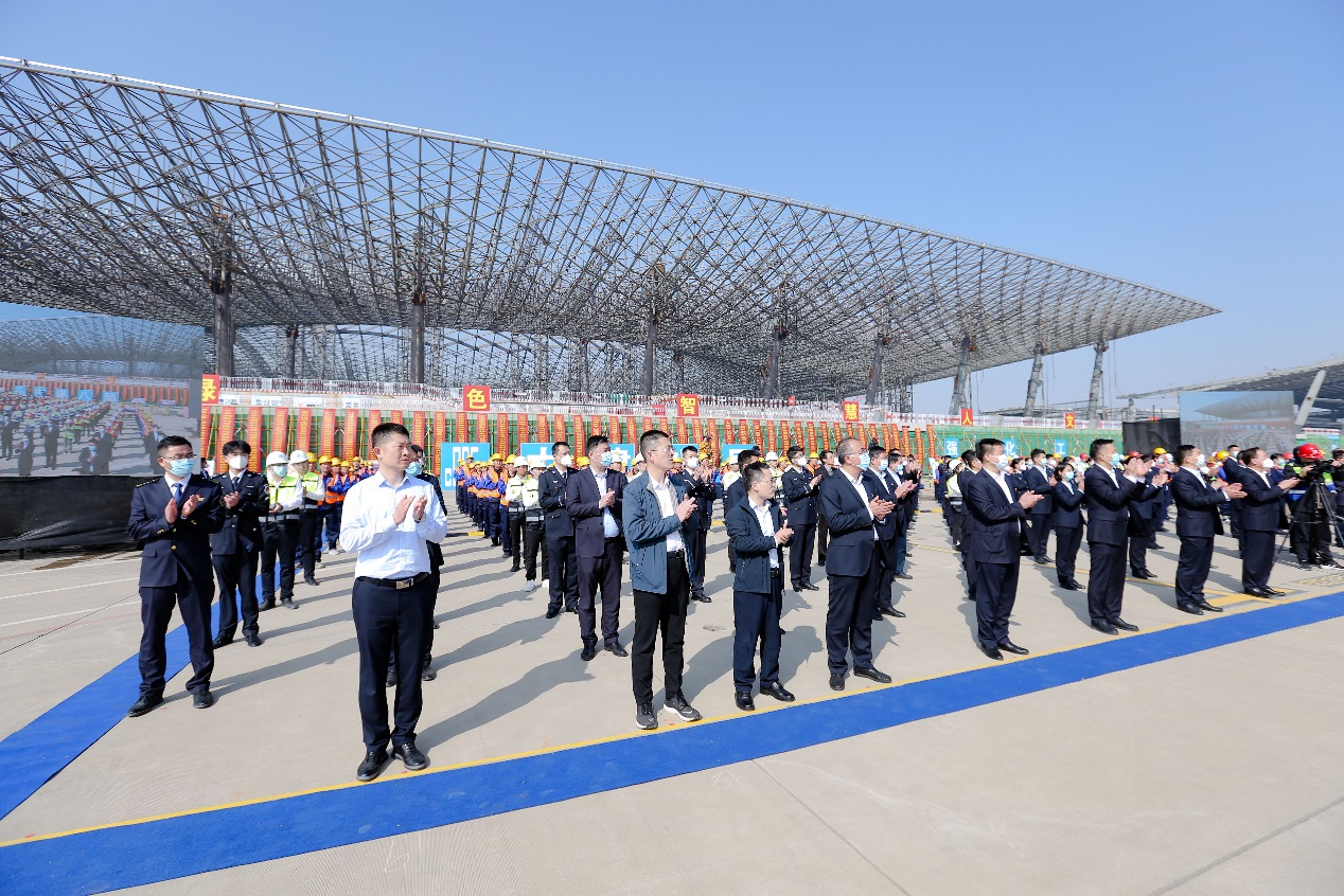 临沂启阳机场新航站楼屋面钢结构网架合拢仪式圆满举行