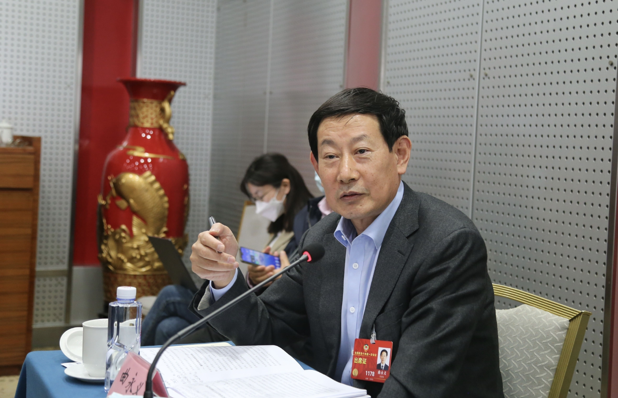 全国政协委员,中国社会科学院工业经济研究所党委书记、副所长曲永义。受访者供图