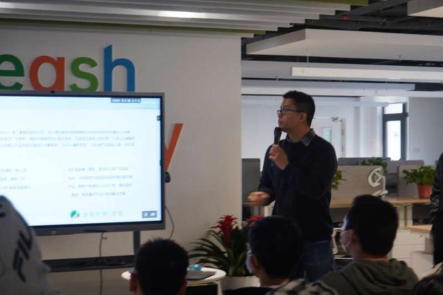 3月8日,太琦图形联合创始人匡冶为学生们分享行业信息。 谷晓涵/摄