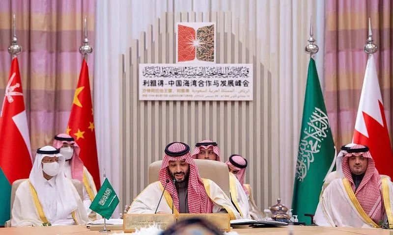 ▲當地時間2022年12月9日，沙特阿拉伯首都利雅得，沙特阿拉伯王儲兼首相穆罕默德本薩勒曼主持首屆中國與海灣阿拉伯國家合作委員會峰會。圖/視覺中國