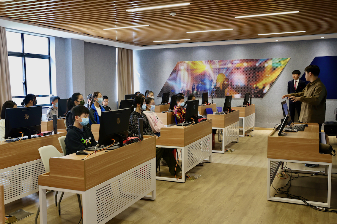 音乐人工智能创新人才培养基地为中学生成为艺术创新人才提供了更好的平台