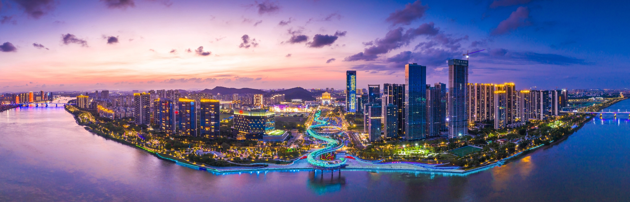 佛山顺德区大良新城金凤凰傍晚景观。佛山市委宣传部 供图