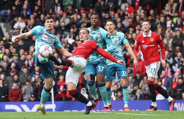 英超深夜激战狼队与西汉姆联正面交锋直播全程追踪比赛细节不容错过