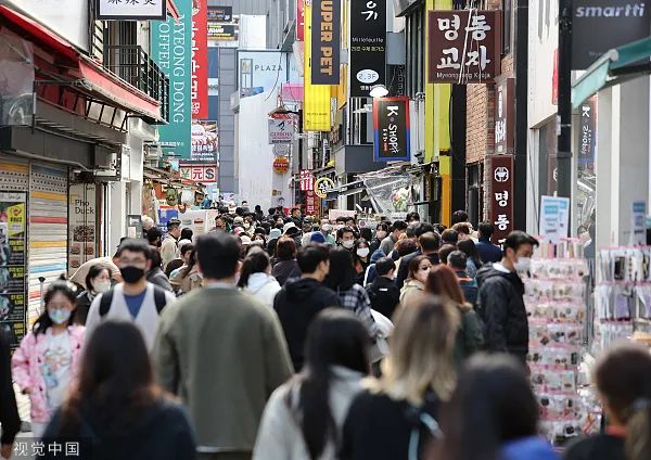 当地时间2022年10月10日，韩国首尔中区明洞街头。图源：视觉中国