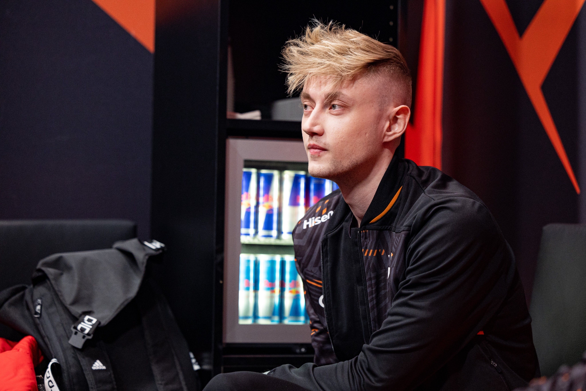 两支欧洲豪门强强碰撞 现场战术博弈与巨星表现引燃全球球迷期待