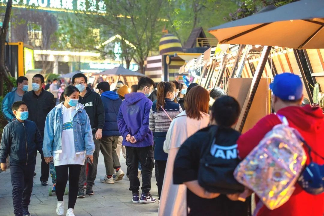 中粮·祥云小镇休沐市集吸引市民参与。(资料图)