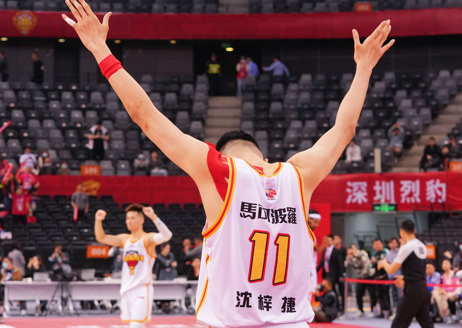  攻防两端全面压制对手凯尔特人在最新NBA排名中领跑联盟