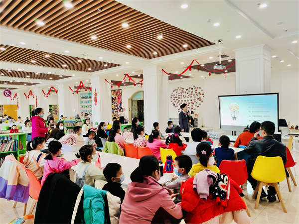 (图说:广发银行深入校园,面向未成年人开展金融宣教)