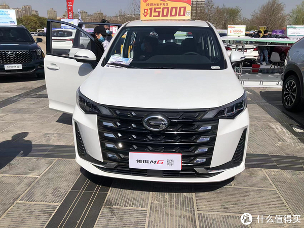 四米七的七座车你见过没有？而且第三排做人还不挤~~~