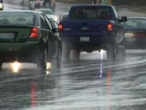 雨天开车，这些技能你get到了吗？