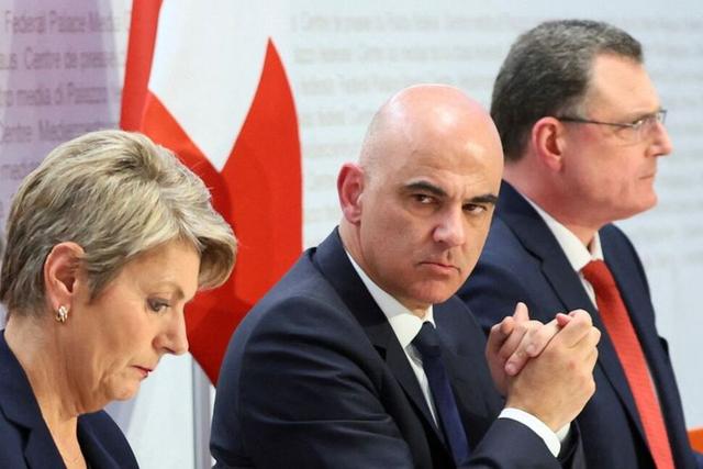 瑞银集团以30亿瑞郎收购瑞士信贷，瑞士政府提供90亿作保