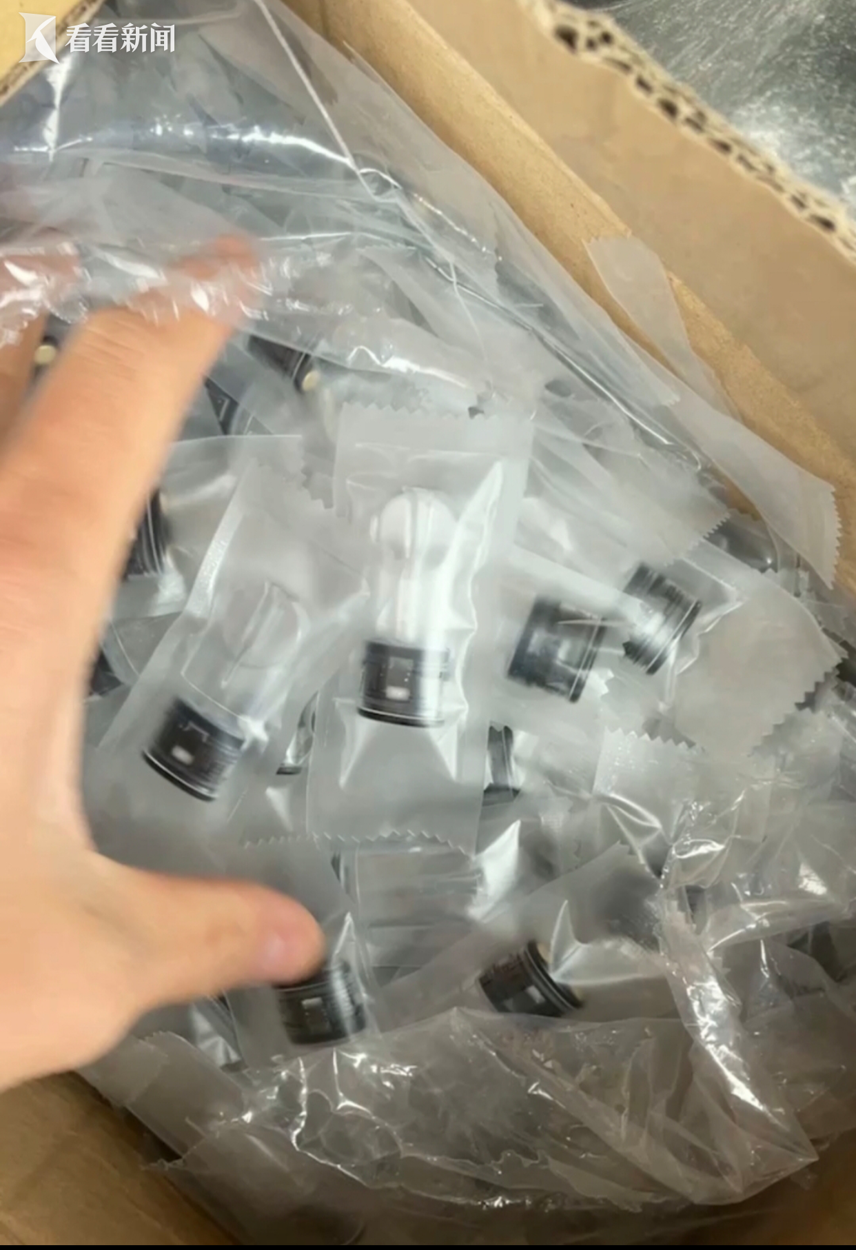 吸一口上头上瘾后想自杀!揭秘“加料”电子烟(图1)