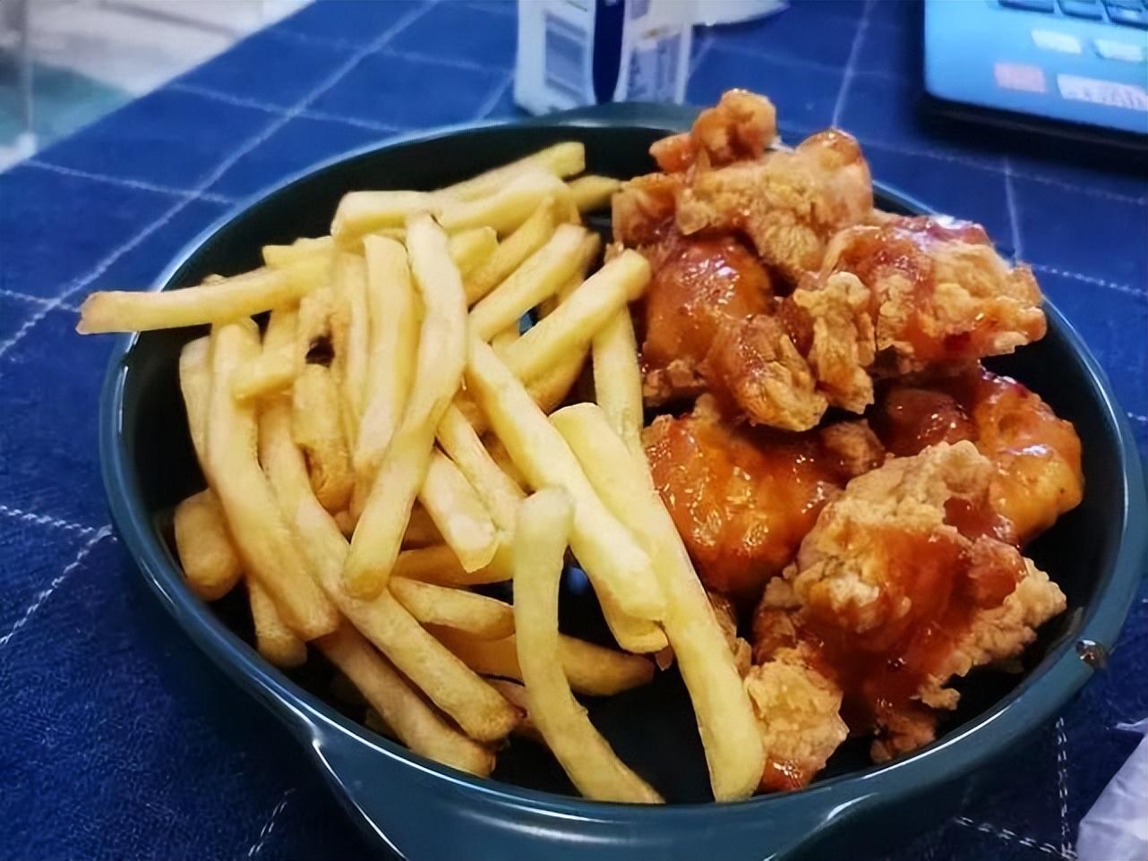 b体育为什么饮食清淡还会得高血脂？饮食上怎样做才能控好血脂？(图5)