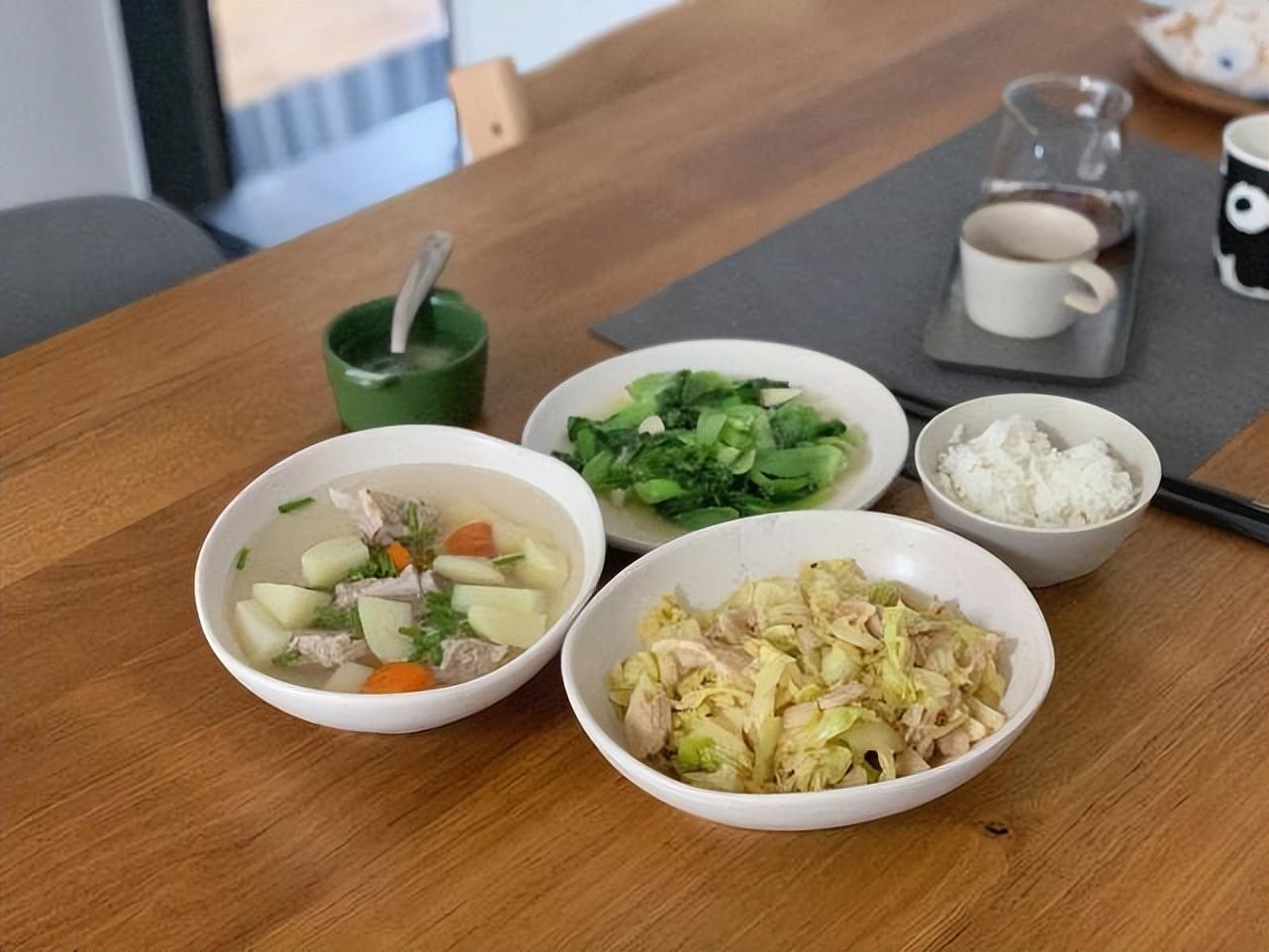 b体育为什么饮食清淡还会得高血脂？饮食上怎样做才能控好血脂？(图2)